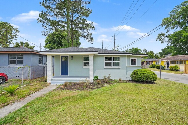 Building Photo - 3 BED | 1 BATH | HUNTER ARMY AIR FIELD