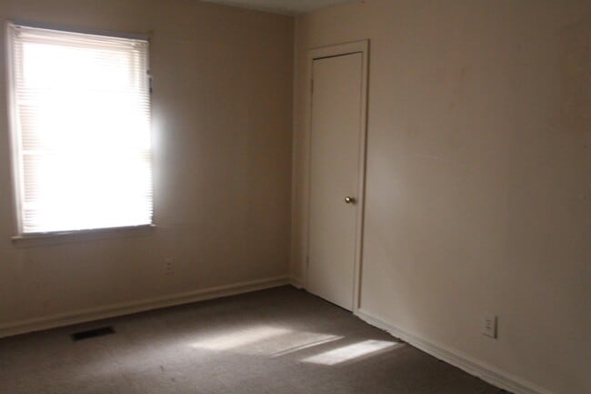 Building Photo - 706 W Mercer Ave