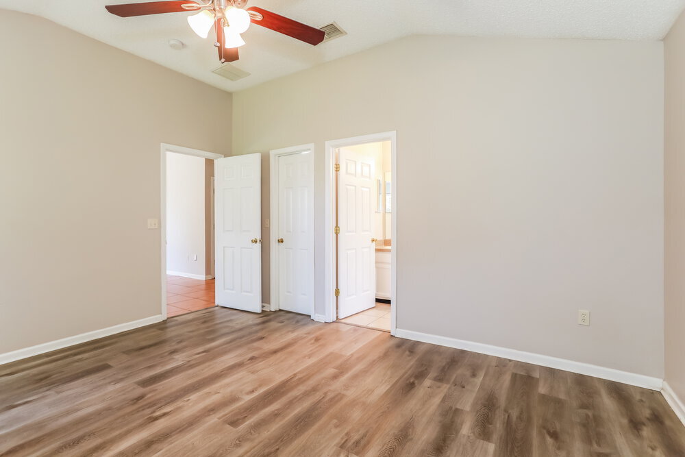 Building Photo - 8073 Leafcrest Dr