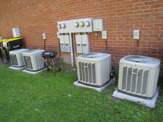 Building Photo - Cozy Condo