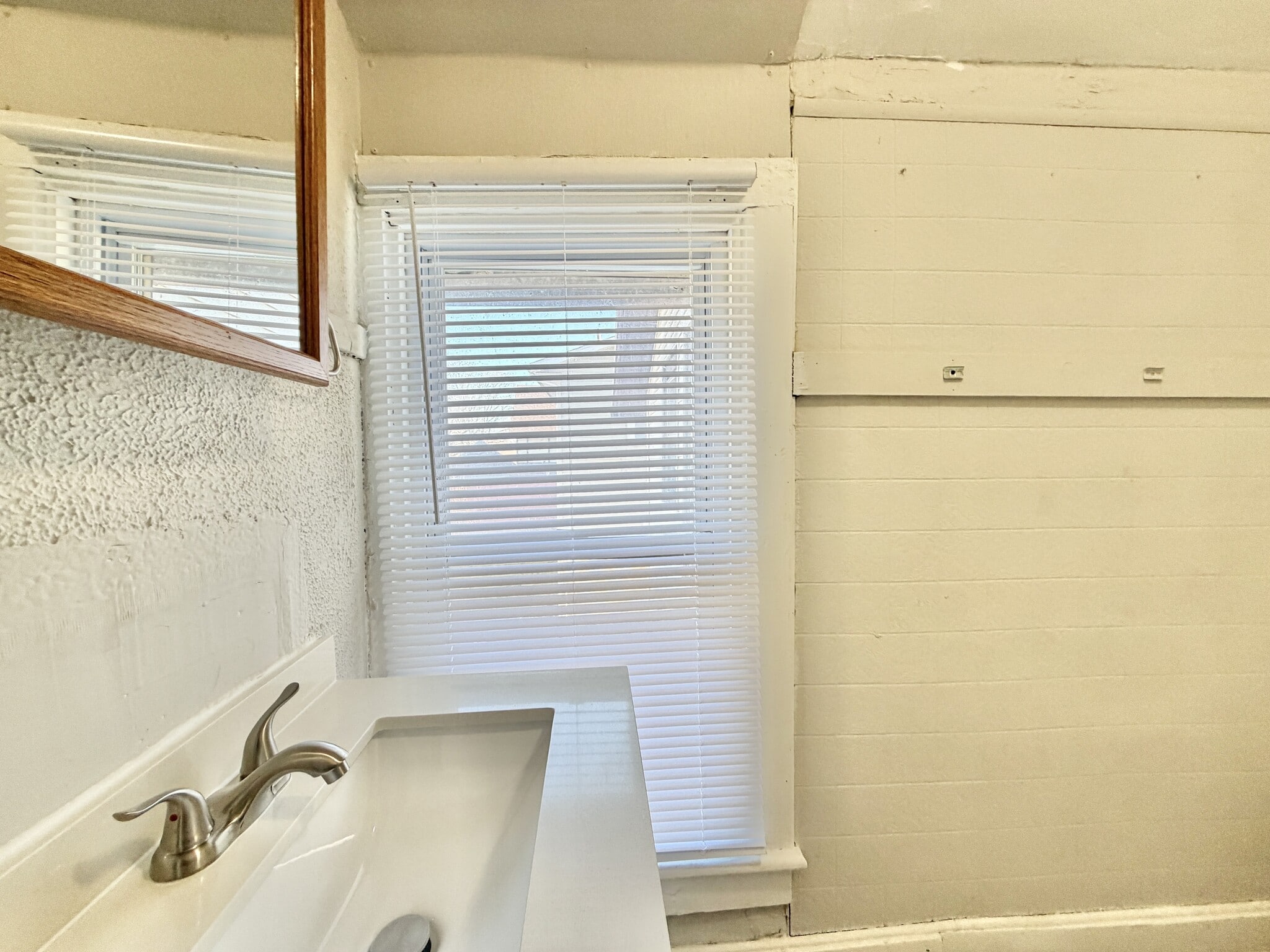 Building Photo - 757 W Grand Ave