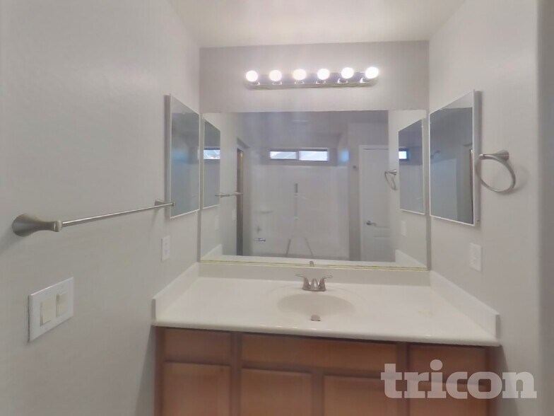 Building Photo - 21201 N Conlon Rd