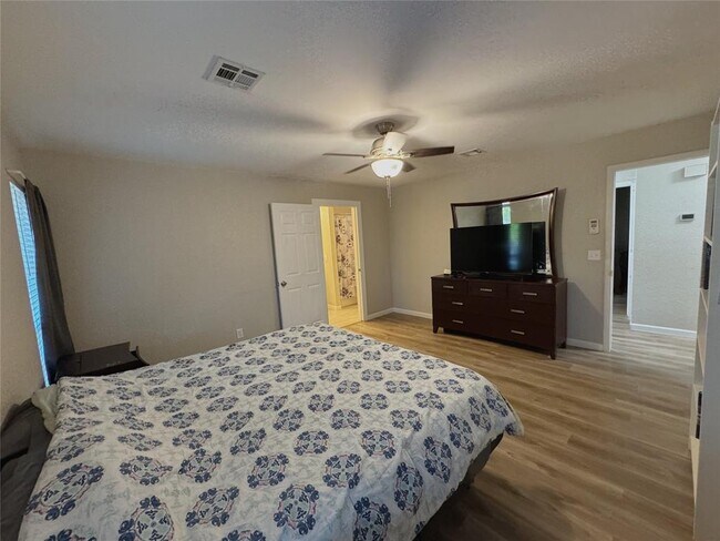 Building Photo - 408 Little Chisholm Cir