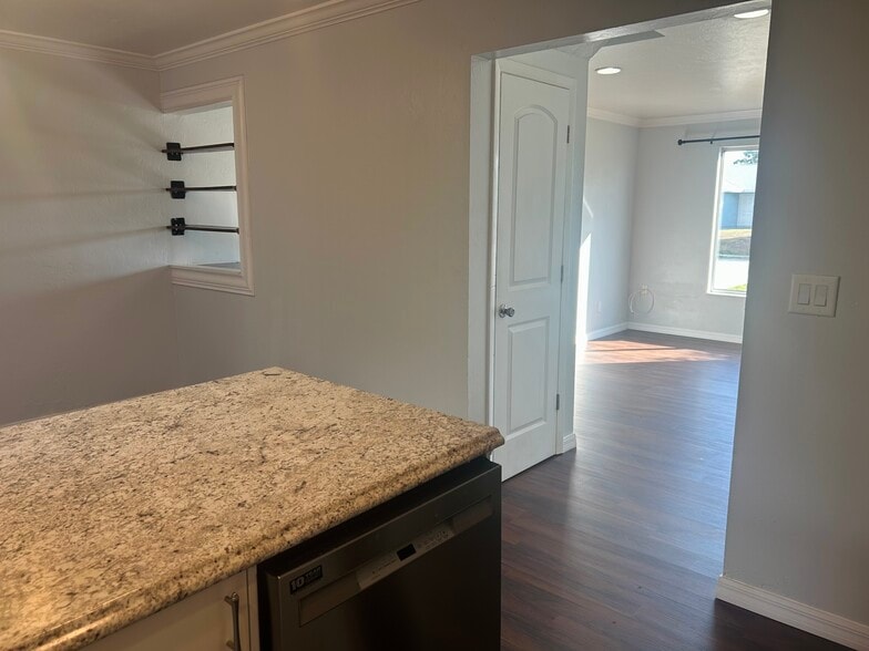 Building Photo - 7445 Pebble Beach Rd