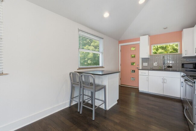 Building Photo - 1147 Cahal Ave