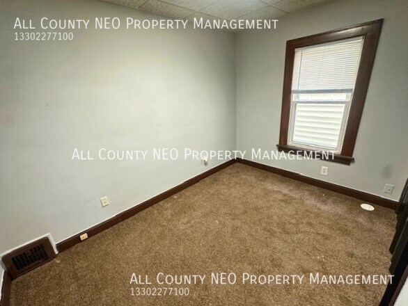 Building Photo - Cozy 2-Bedroom with Ample Storage and Char...