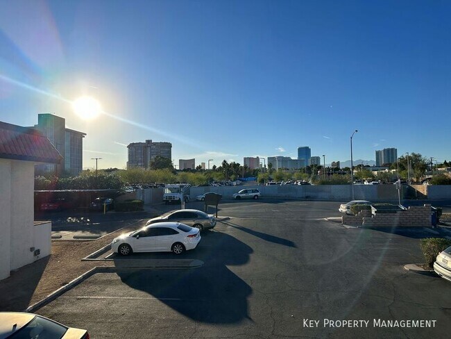 Building Photo - 1405 E Vegas Valley Dr