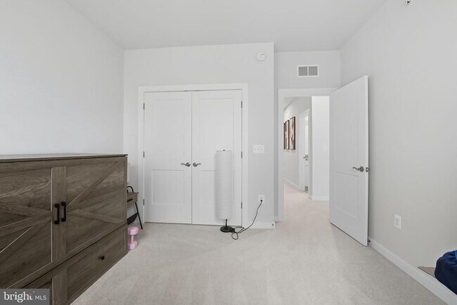 Building Photo - 709 Thomas Ln