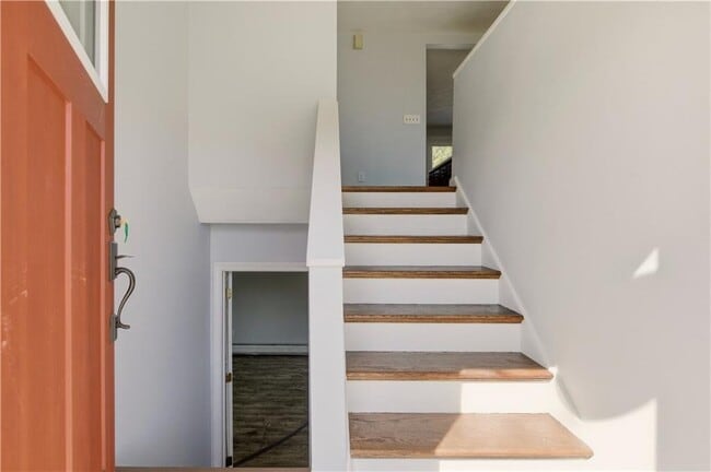 Building Photo - 102 Easton Ave