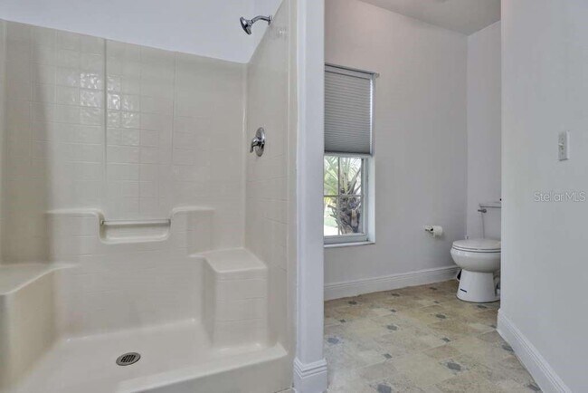 Building Photo - 820 Grantham Dr