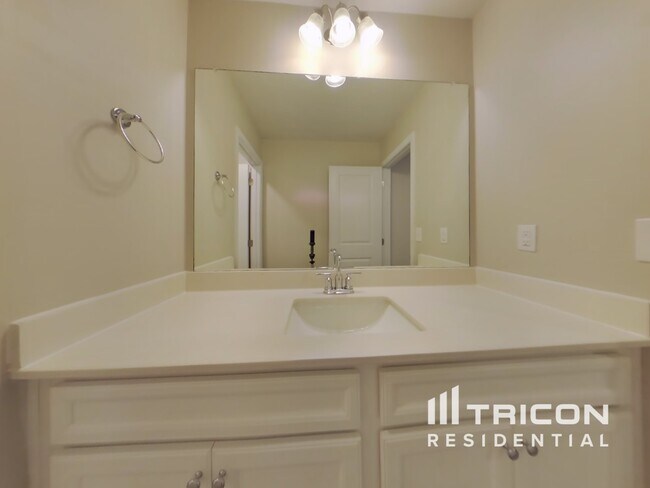 Building Photo - 331 Leyland Crossing