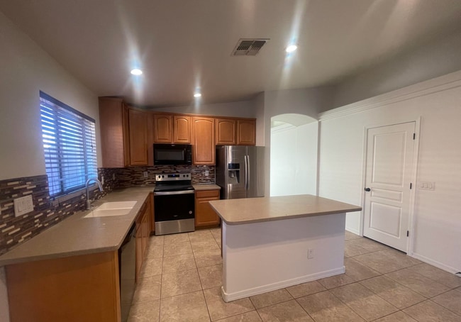 Building Photo - Charming 4 bed 2 bath home in the Ghost Ranch Communtity