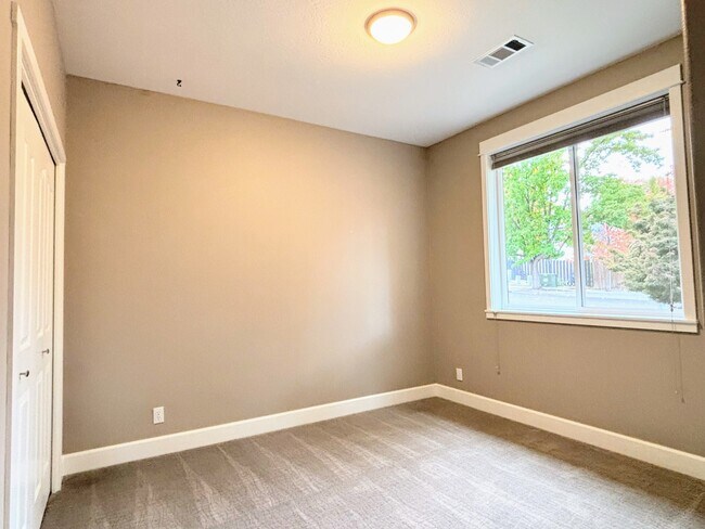 Building Photo - 2537 Eagle Creek Ln