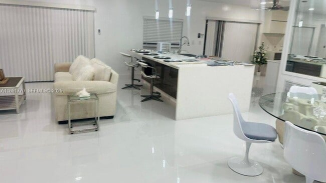 Building Photo - 541 SE 17th Ave