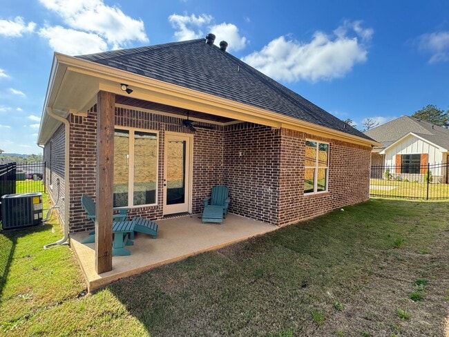 Building Photo - 9248 Villas Ct