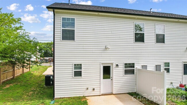 Building Photo - 816 Fairview St