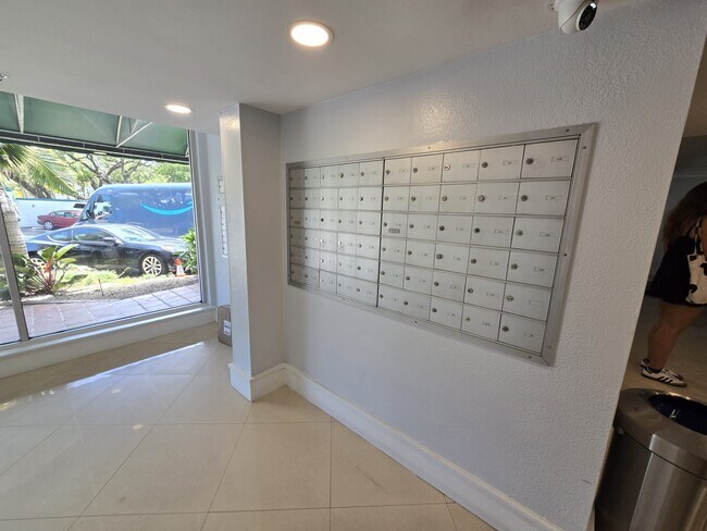 Building Photo - 1700 NW North River Dr