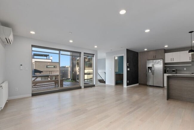 Building Photo - Stunning Air Conditioned Alki Condo Overlooking Majestic Puget Sound!