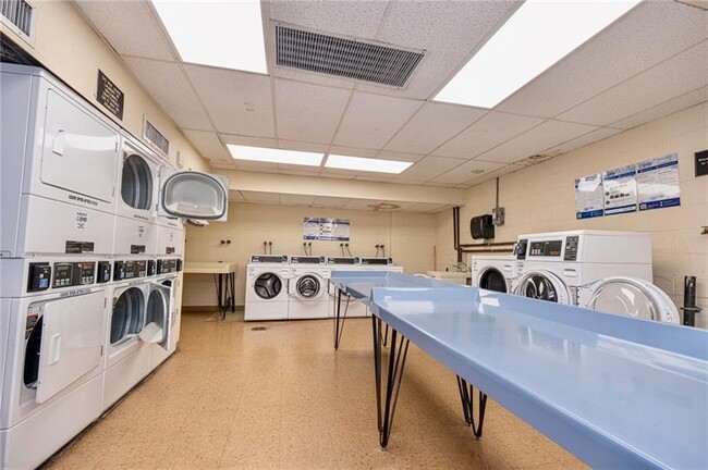 Building Photo - 320 Fort Duquesne Blvd