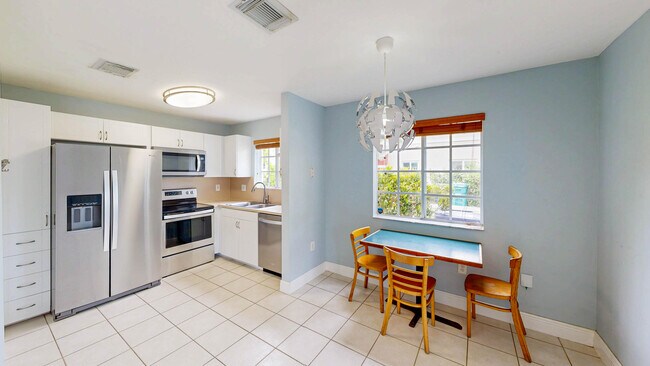 Building Photo - 18712 SW 100th Ave