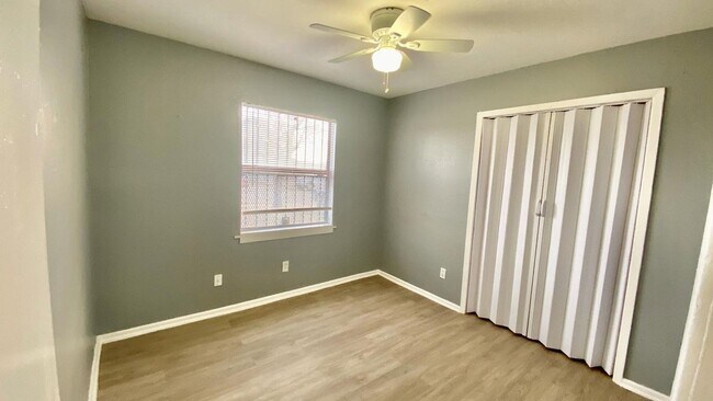Building Photo - Handyman Special $0 First Month's Rent / “...