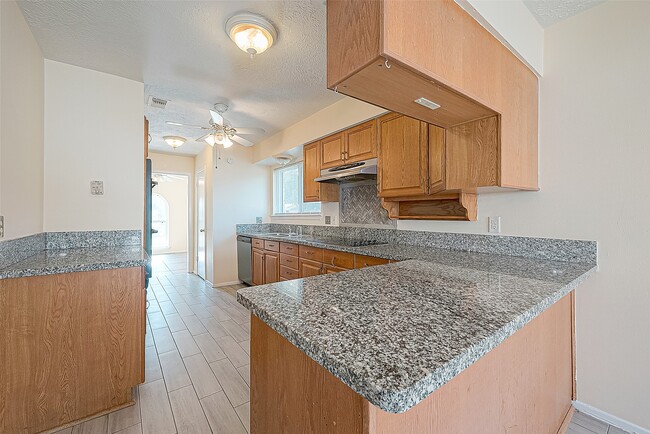 Building Photo - 830 Kenforest Dr