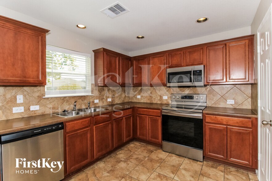 Building Photo - 2138 Brinkley Dr