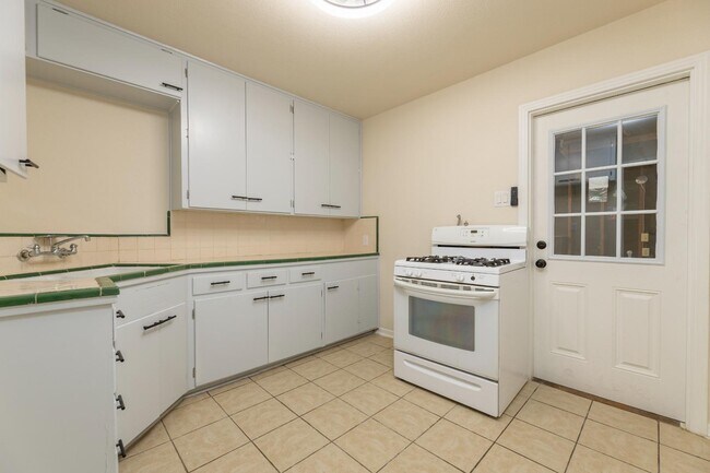 Building Photo - 222 Dryden Dr