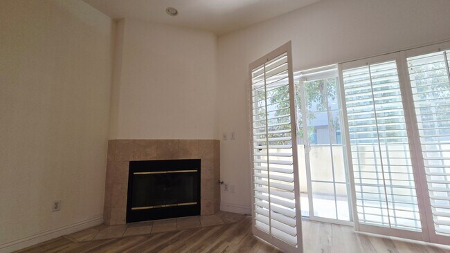 Building Photo - 10833 Kling St