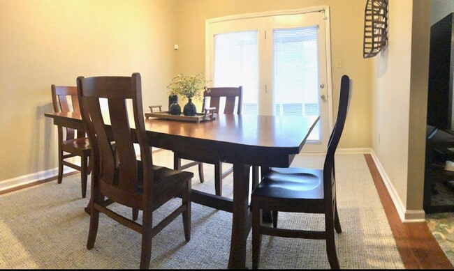 Building Photo - Knoxville 37922 - 3 bedroom, 2 bath home - Contact Susan Niedergeses (865) 300-4722