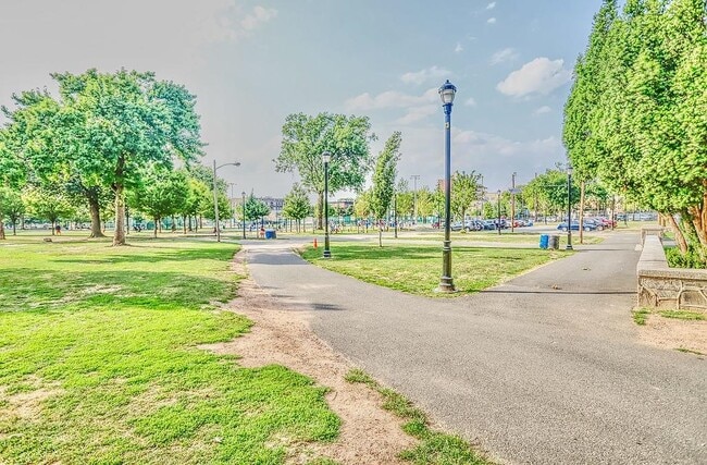 Building Photo - 502 Central Ave