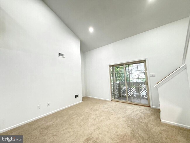 Building Photo - 1512 Foxmeadow Cir
