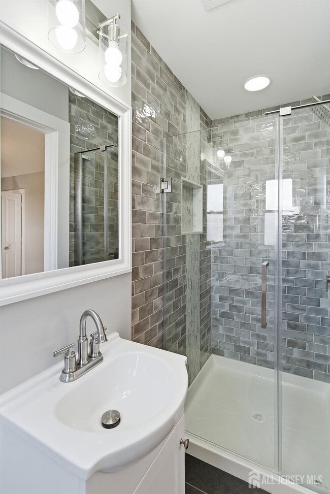 Building Photo - 19 Evelyn Ct