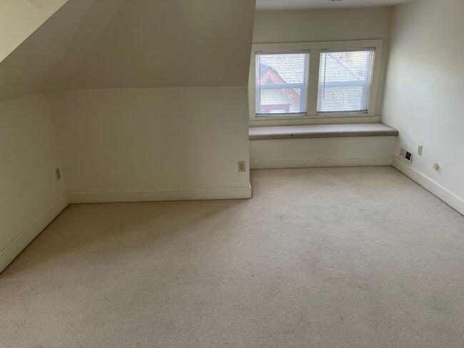 Building Photo - Nice Tacoma Duplex 2 Bed 1 Bath For Rent