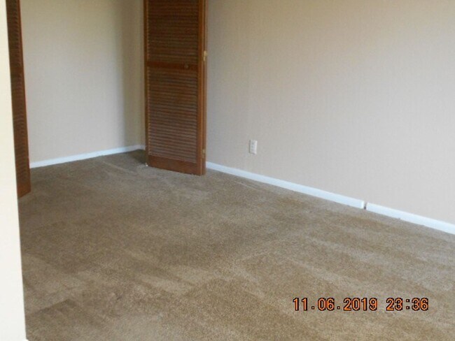 Building Photo - 1012 Valley View Way