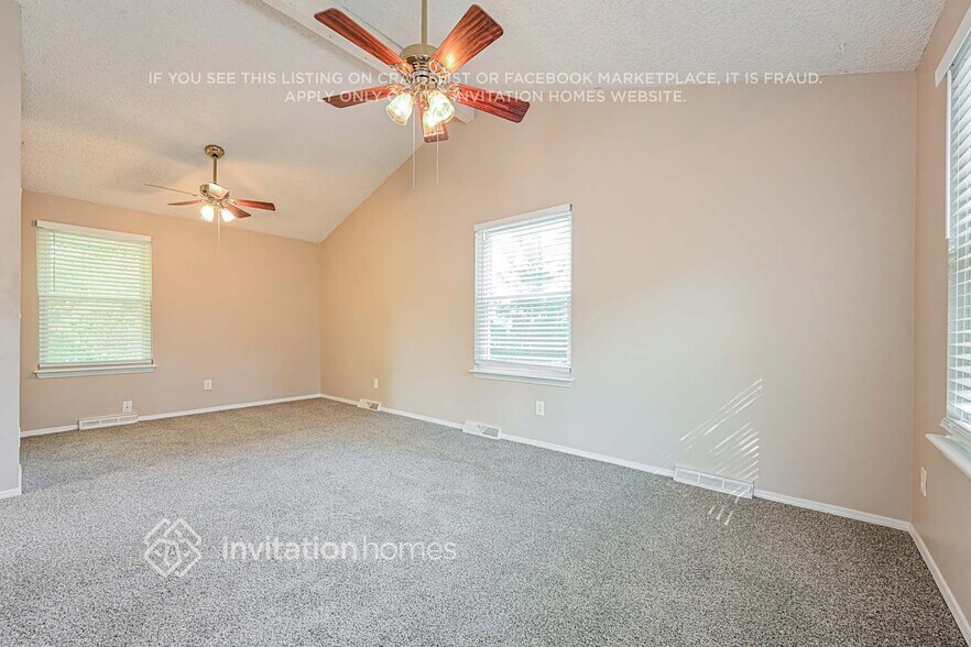 Building Photo - 806 Gigi St