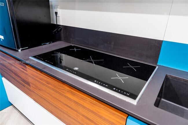 Building Photo - 5255 Collins Ave