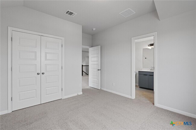 Building Photo - 116 Rocking Chair Dr