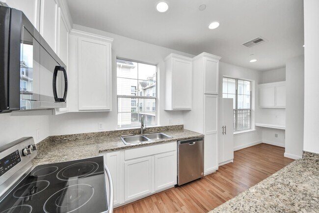 Building Photo - 3001 Murworth Dr