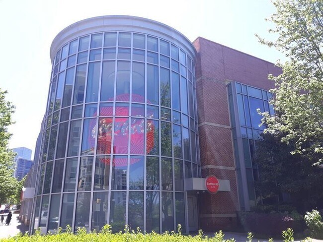 Building Photo - 300 W Peachtree St NW