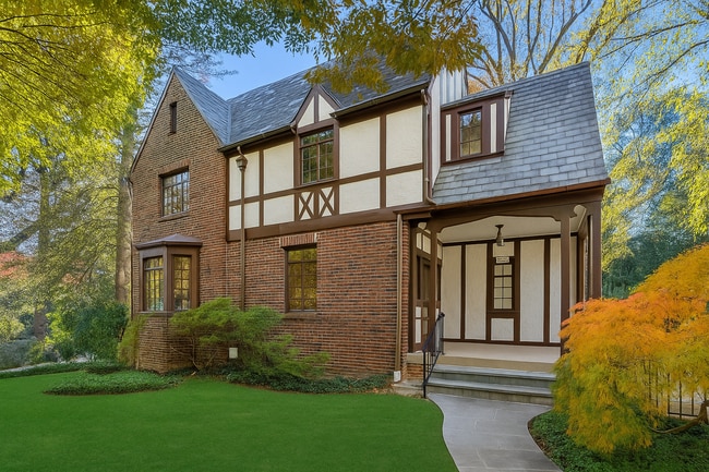 Building Photo - 3 Bed 2.5 Bath - Chevy Chase Colonial - Mo...