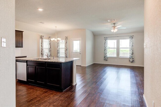 Building Photo - 403 Kyra Ln