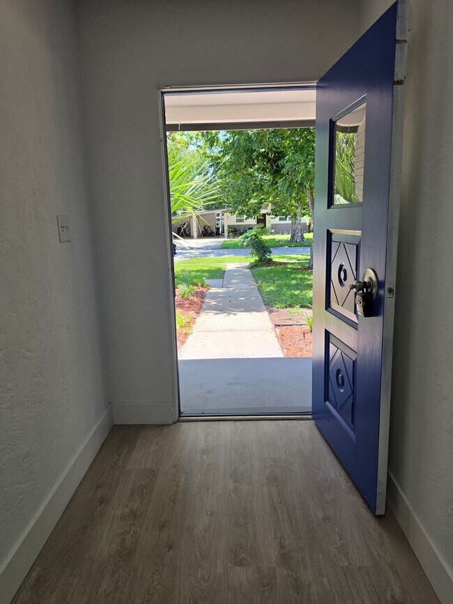 Building Photo - FOR RENT!!! SIMPLY STUNNING AND SPACIUS 3 BED 2 BATH SINGLE FAMILY HOME..
