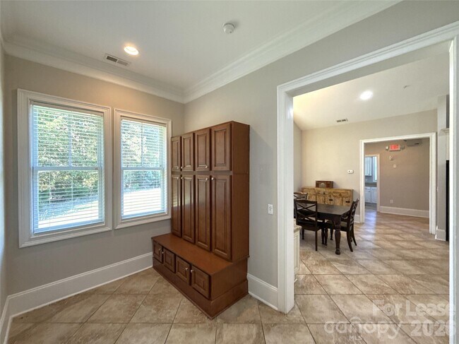 Building Photo - 13931 Thompson Rd