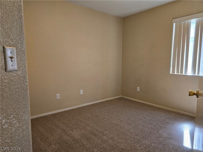 Building Photo - 5525 W Raven Creek Ave