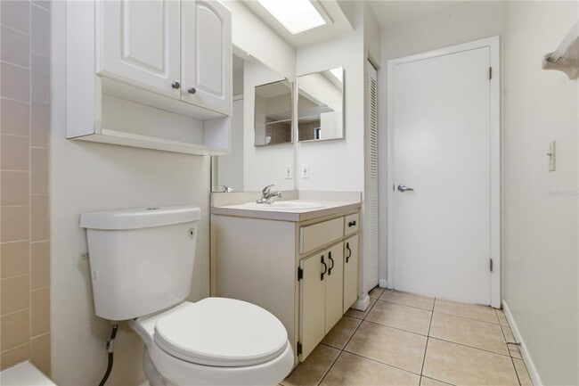 Building Photo - 216 4th Ave SW