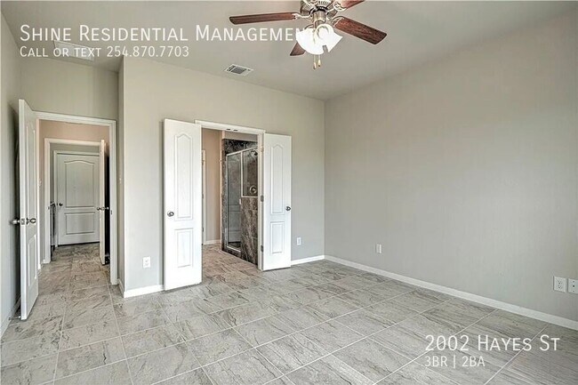 Building Photo - 2002 Hayes St