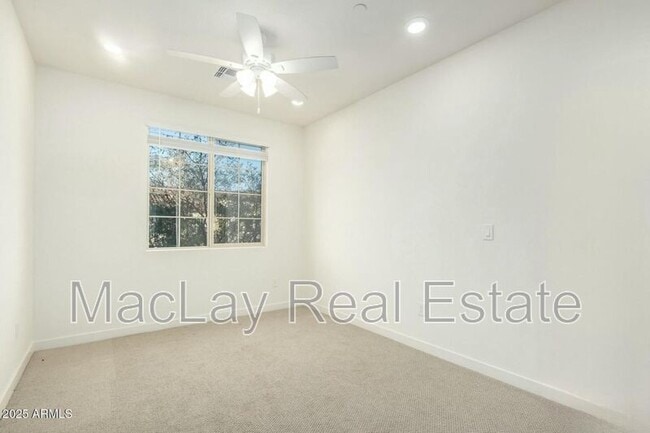 Building Photo - 1918 E Bridgeport Pkwy