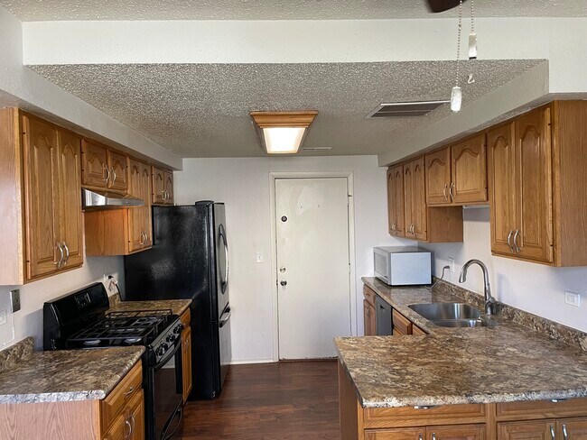 Building Photo - 1448 Merrimac Ln S