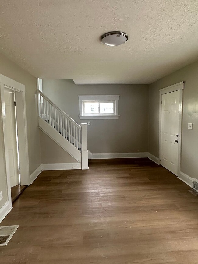 Building Photo - Cleveland East Side 3BR Single